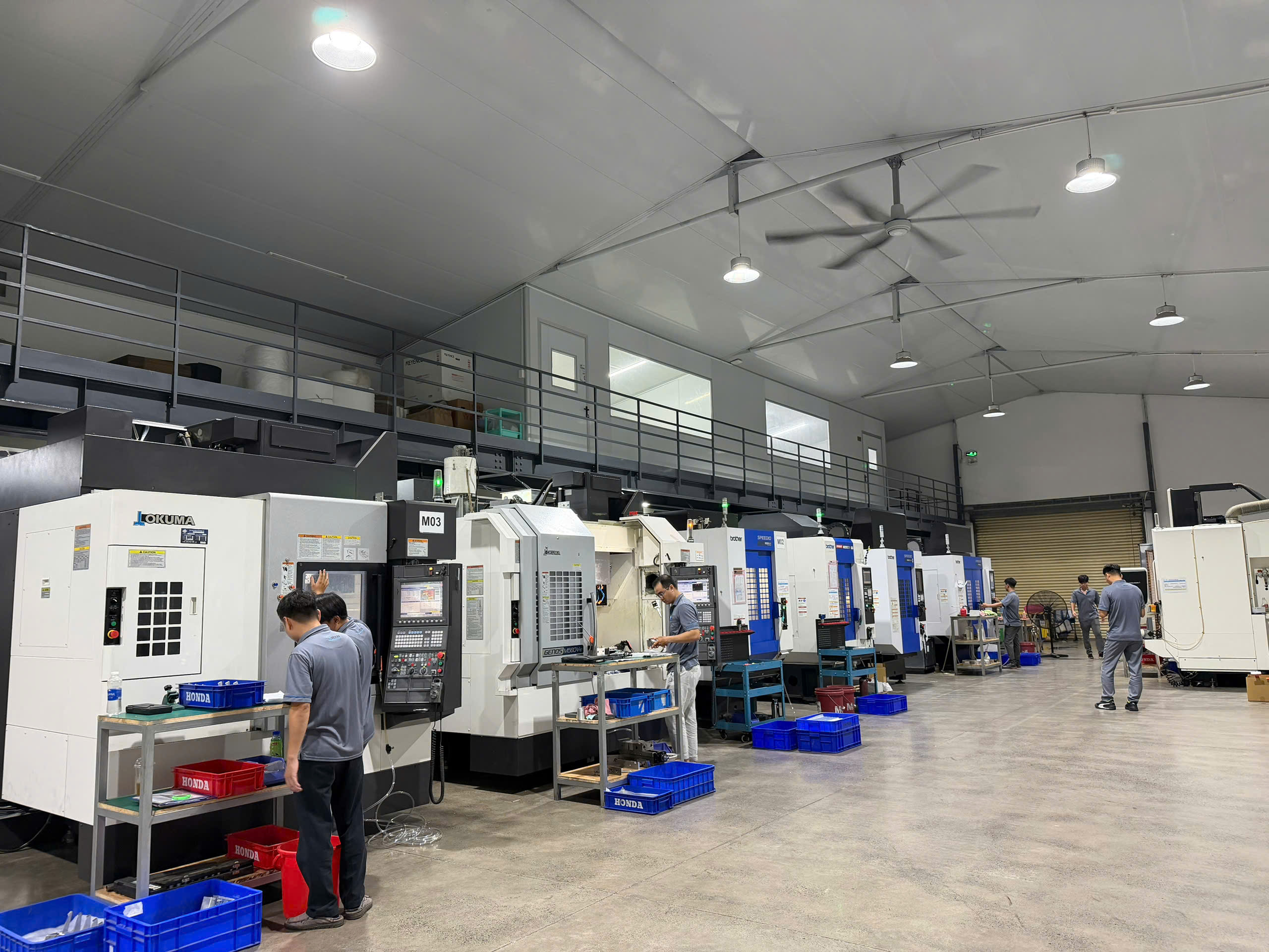 Khu vực máy CNC tại nhà máy GT TECH